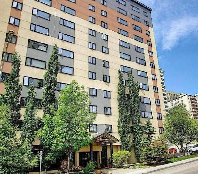 Downtown River Valley Bachelor Suite Condo, Non Smoking, 12 Inches Queen Bed, Beautiful Minimalist, Very Convenient Every Where Edmonton Habitación en casa particular